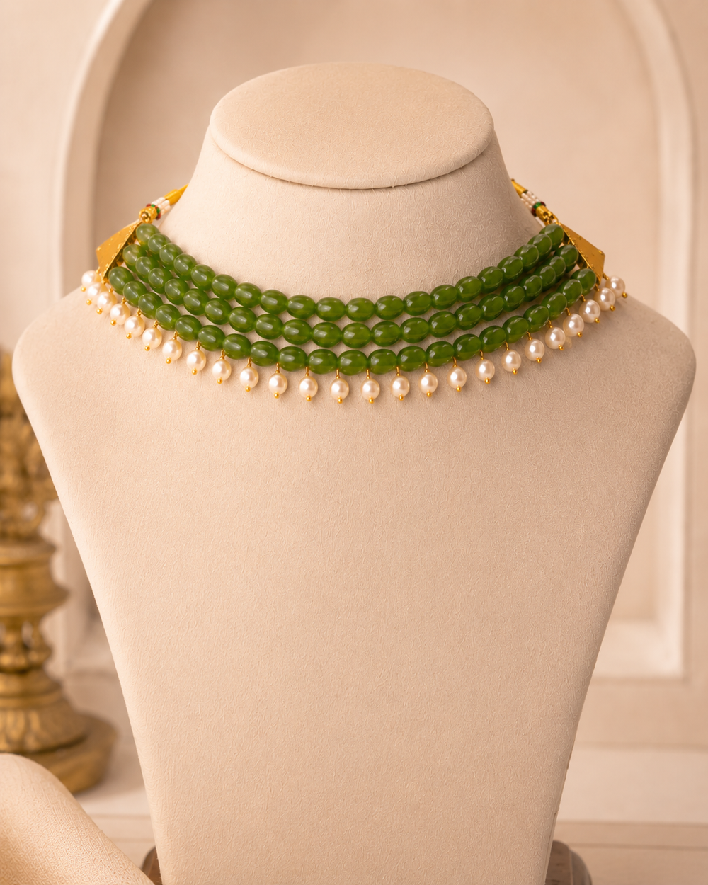 Emerald Royale Pearl Choker – view 3 | Pathrohi