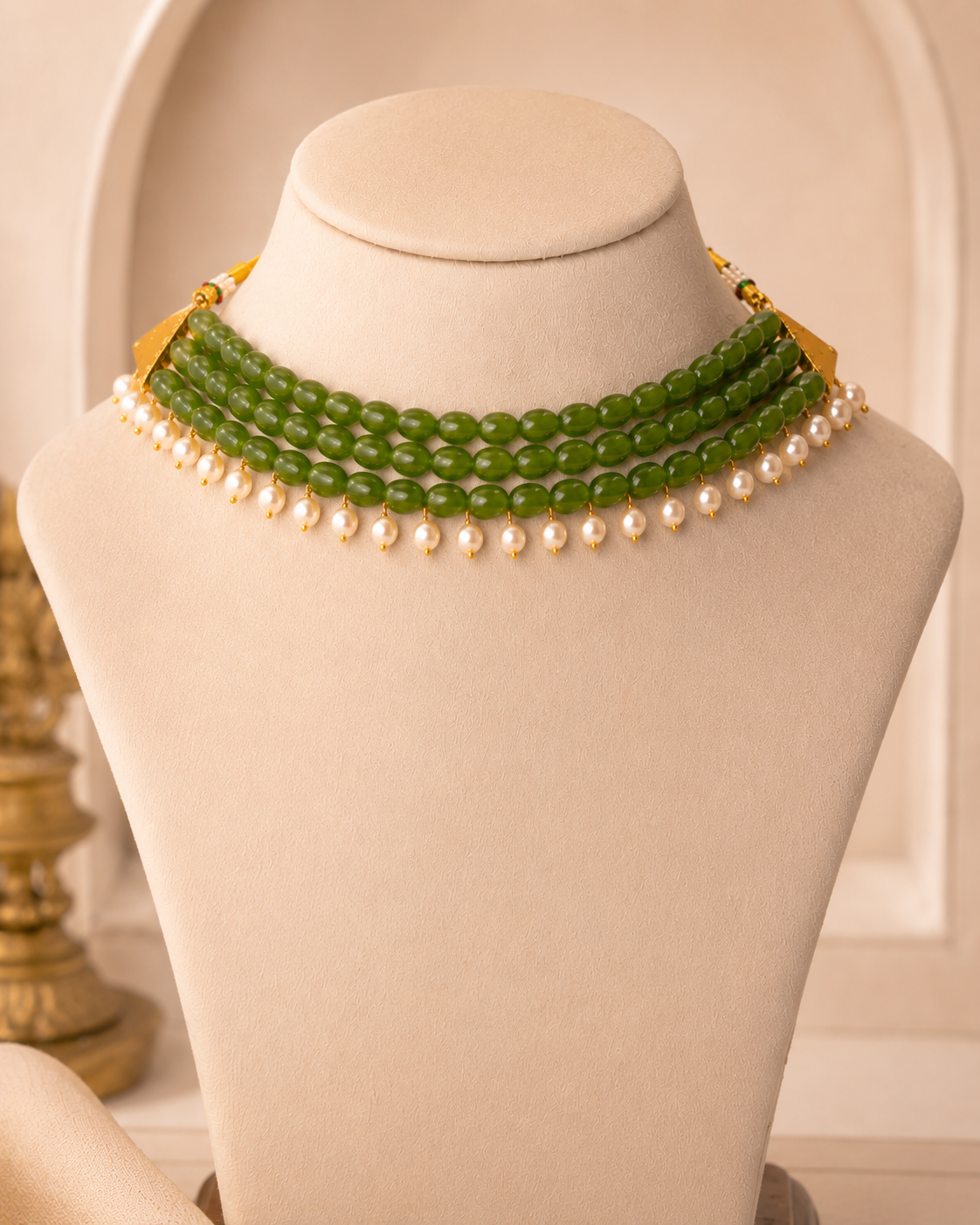 Emerald Royale Pearl Choker – view 3 | Pathrohi